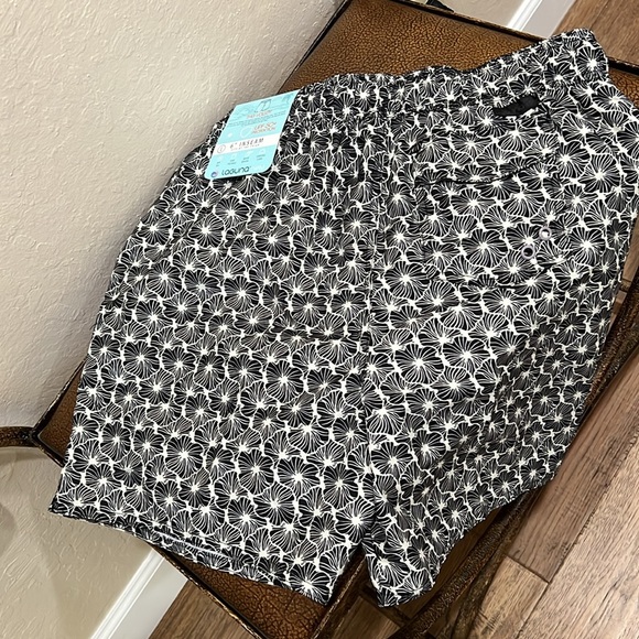 Brand New Laguna Swimwear UPF 50+ Relaxed Fit Quick Dry Shorts Land or Sea wear! - Picture 3 of 8